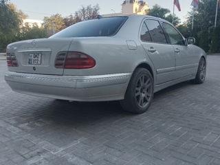 Mercedes E-Class foto 9