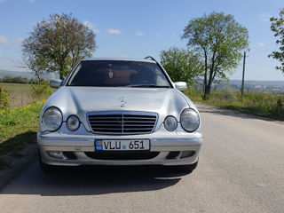 Mercedes E-Class foto 2