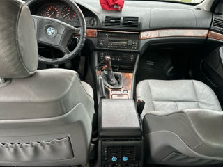 BMW 5 Series foto 7