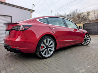 Tesla Model 3 foto 3