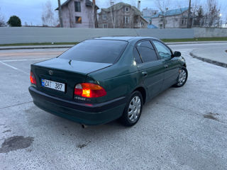 Toyota Avensis foto 2