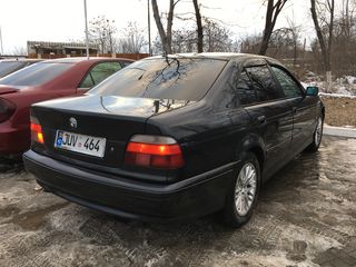 BMW 5 Series foto 1