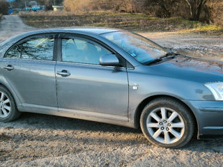 Toyota Avensis foto 3