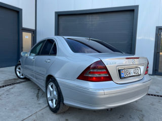 Mercedes C-Class foto 9