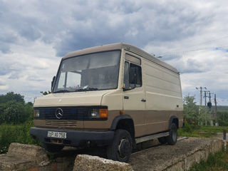 Mercedes 711 foto 2