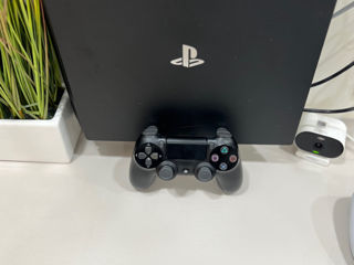 De vânzare: PlayStation 4 Pro cu 2 controllere DualShock V2! foto 2