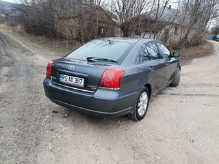 Toyota Avensis foto 9