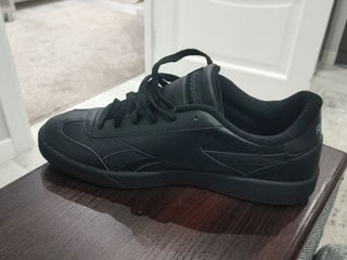 Vind ghete Reebok marimea 42-43. Noi. Originale. Aduse din Anglia . Pret 1000 lei.