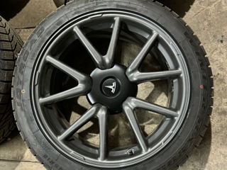 Tesla Model 3 R18 235/45 foto 4