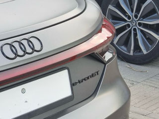 Audi E-tron GT фото 1