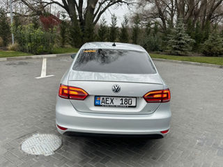 Volkswagen Jetta foto 4