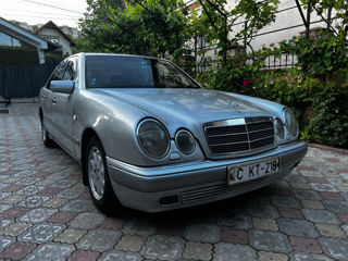 Mercedes E-Class foto 2