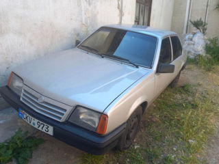 Opel Ascona foto 2