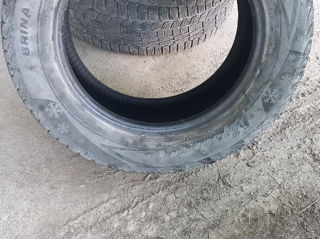 Se vinde Anvelope iarna 215/60R16 Vicleei foto 3