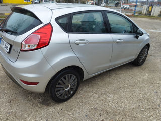 Ford Fiesta foto 5