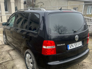 Volkswagen Touran foto 3