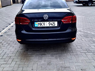 Volkswagen Jetta foto 2