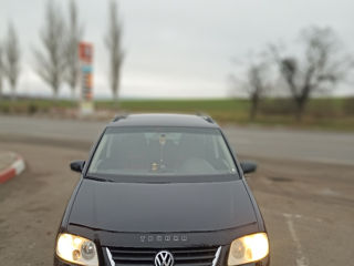 Volkswagen Touran foto 3