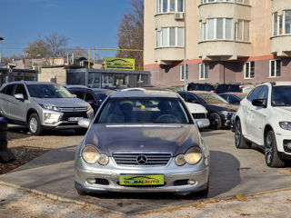 Mercedes C-Class foto 2