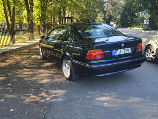 BMW 5 Series foto 1