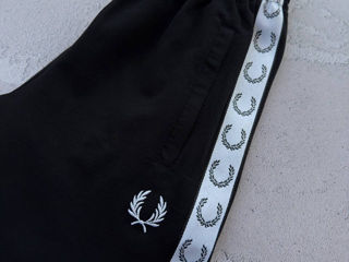 Costum Fred Perry foto 3