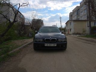 BMW 5 Series foto 6