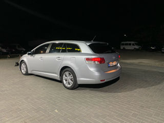 Toyota Avensis foto 2