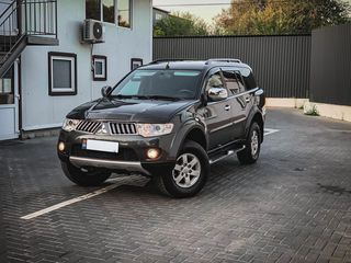 Mitsubishi Pajero Sport foto 2