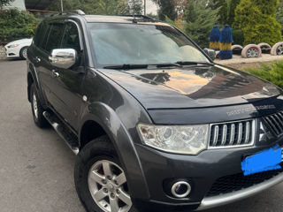 Mitsubishi Pajero Sport foto 2