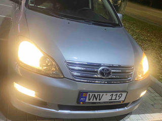 Toyota Avensis Verso foto 7