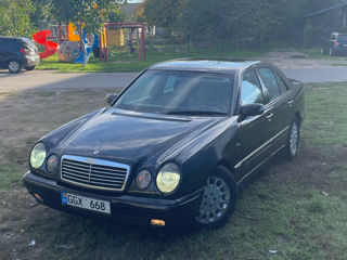 Mercedes E-Class foto 2