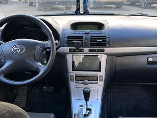 Toyota Avensis foto 6