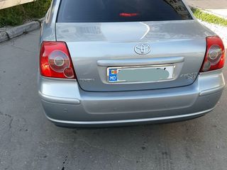 Toyota Avensis foto 4