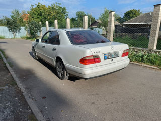 Mercedes E-Class foto 3