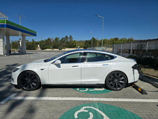 Tesla Model S foto 2