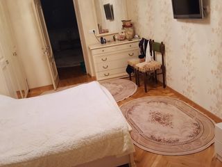 Apartament cu 4 odăi in centrul or.Bălți foto 3