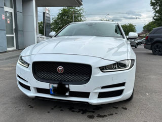 Jaguar XE foto 2