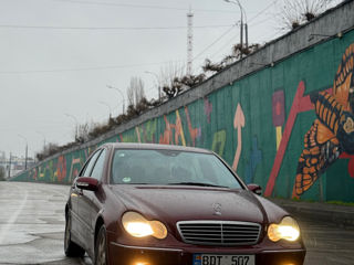 Mercedes C-Class foto 2