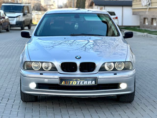 BMW 5 Series foto 2