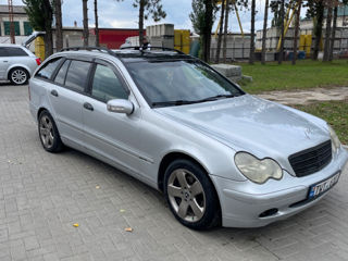 Mercedes C-Class foto 1