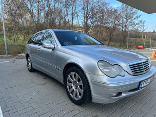 Mercedes C-Class foto 9