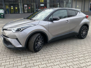 Toyota C-HR foto 2