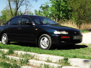 Mazda 323 foto 2