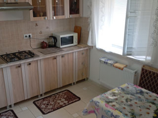 Apartament cu 2 camere, 68 m², Buiucani, Chișinău foto 2