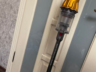 Dyson V 700