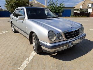 Mercedes E Class foto 2