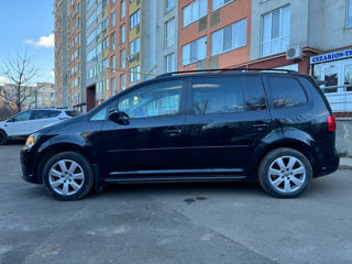 Volkswagen Touran foto 2