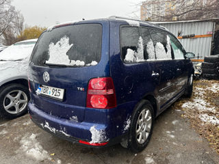 Volkswagen Touran foto 2