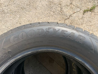 R17/60/215 GoodYear (Iarna) foto 9