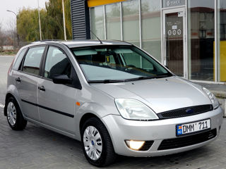 Ford Fiesta foto 2